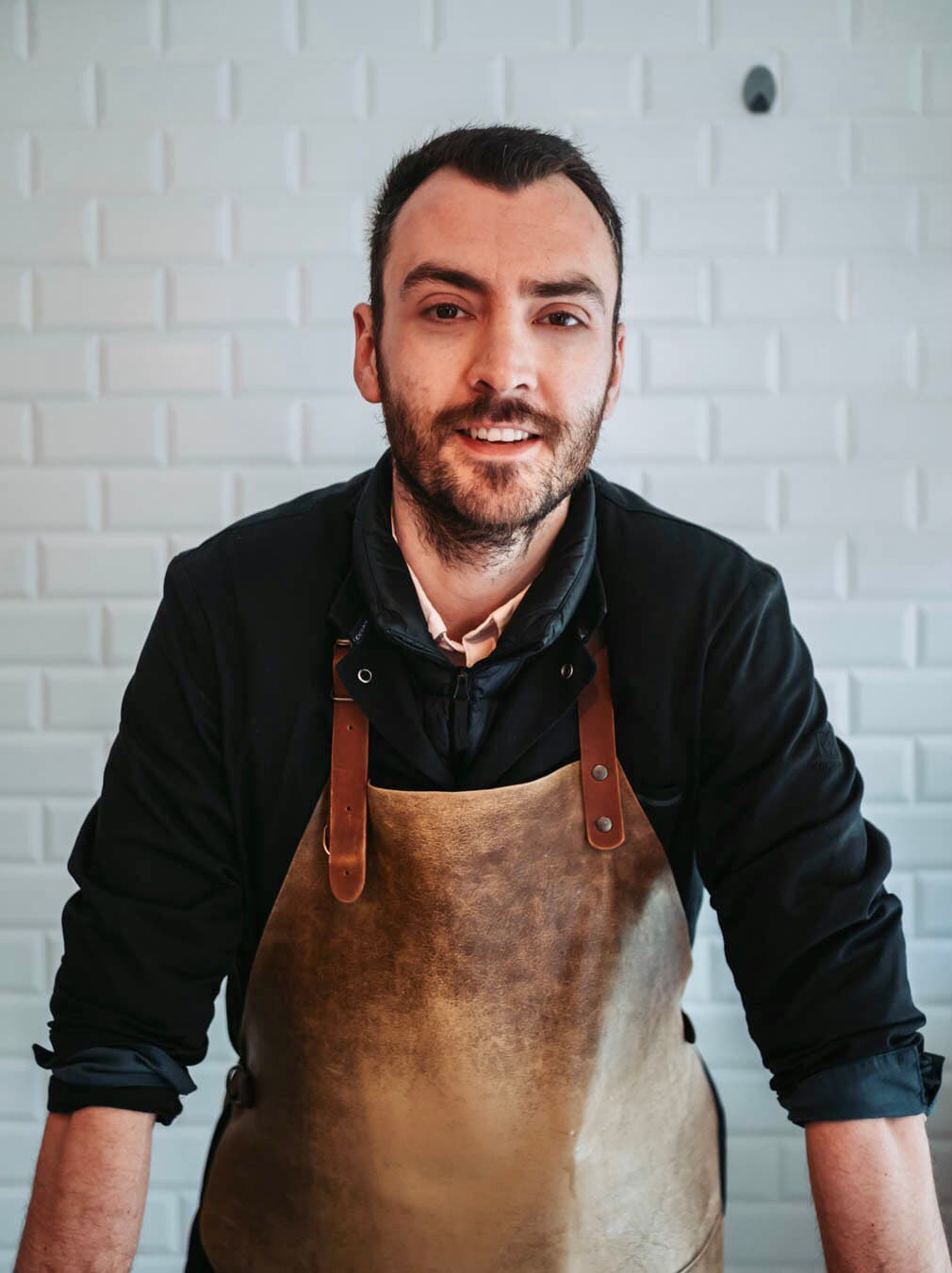 Quentin, boucher de formation, spécialiste des viandes et de la partie traiteur